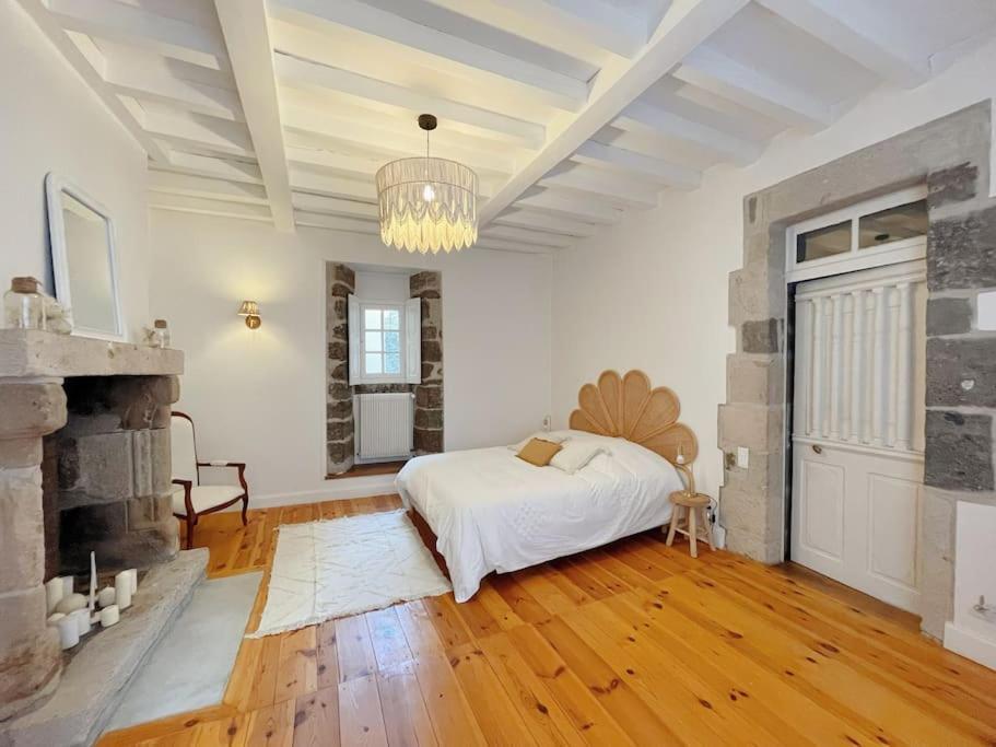 Logis Du Chandelier Le Puy-en-Velay Екстериор снимка